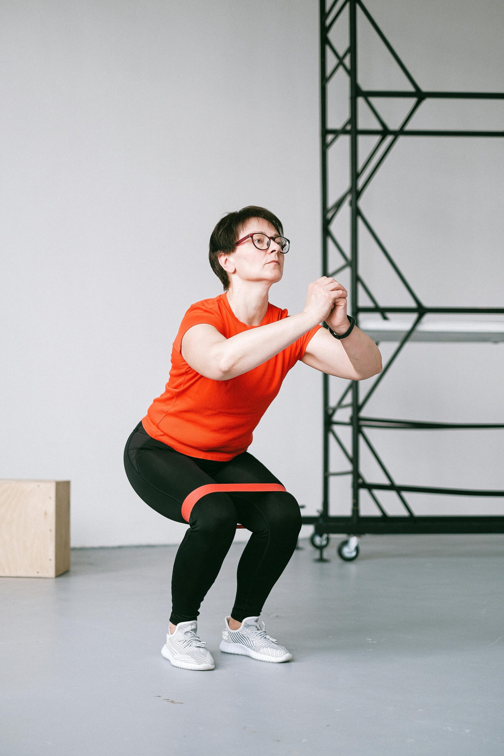 Modified squat exercise for women with knee pain